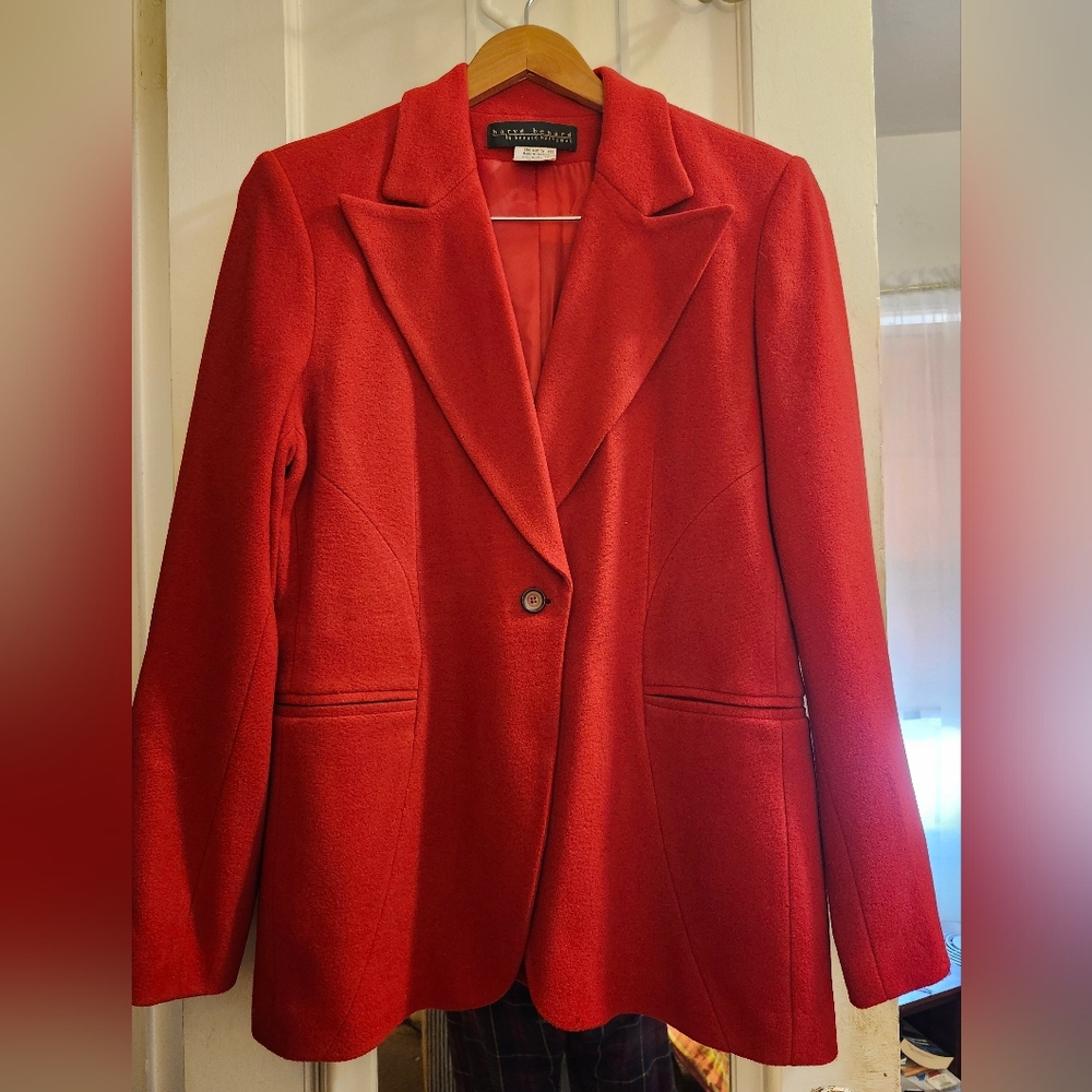 Suit - Picture 2 of 4